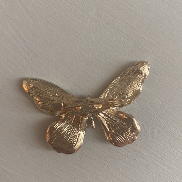 Butterfly brooch.  Gold tones and enamel? - Picture 2 of 3